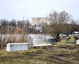 Na otrokovickém Štěrkovišti vznikají nová mola včetně sjezdu pro hasiče