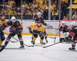 Vsetín deklasoval béčko Pardubic, Berani zlomili Chomutov až v nájezdech