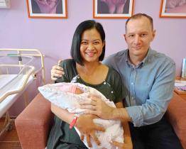 Filipínka cestovala tisíce kilometrů, aby porodila ve Valašském Meziříčí