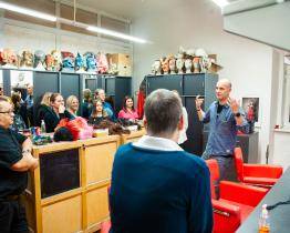 Noční prohlídky zákulisí nebo společné foto s herci. Slovácké divadlo oslaví Noc divadel