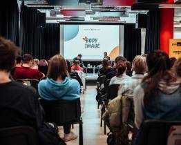 Blíží se festival Skrz Prsty, tentokrát s podtitulem Konec?