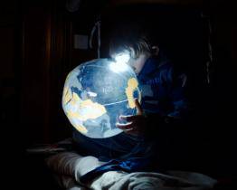 Jeden svět bude letos o demokracii i plavbě kolem světa