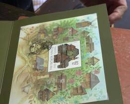 Poštovní známka připomíná sté výročí vzniku Valašského muzea v přírodě