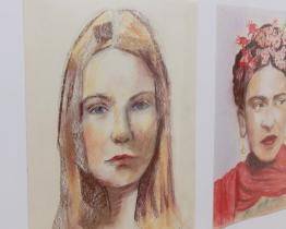 V Galerii Vladimíra Hrocha můžete vidět práce výtvarného kurzu A3V