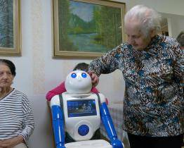 Uherskohradišťským seniorům pomáhá robot Robin