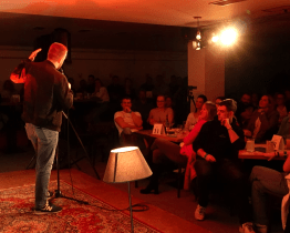 V Kafé v kině vystoupil stand-up komik Libor Macháček