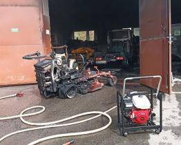 Hořící sekačka napáchala v Napajedlích pořádnou paseku. Škody jsou v řádu milionů