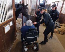 Zlínští hipologové splnili přání těžce nemocné seniorce