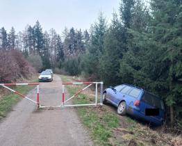 Po honičce s policií v Malenovicích havaroval řidič do příkopu. Zkoušku na drogy odmítl