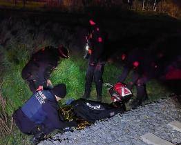 Pohřešovaného seniora našli podchlazeného u železniční trati