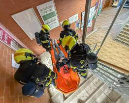 Budovu zlínského magistrátu obsadili hasiči. Podívejte se, jak cvičný zásah vypadal