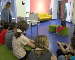 Ve veselské knihovně už po devatenácté nocovali malí čtenáři