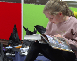 Děti přespaly v knihovně s Harry Potterem