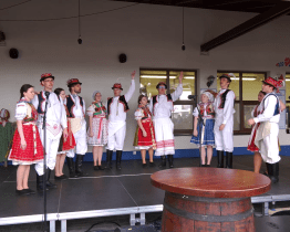 Jaro v Ostrožské Nové Vsi přivítali folklorem i opékáním špekáčků