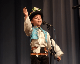 Pódium kulturního domu ve Strážnici patřilo mladým zpěvákům lidových písní