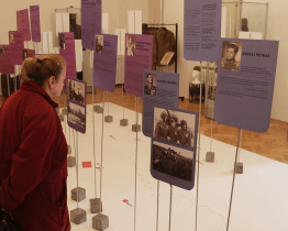 Výstava představuje osudy vojáků československého armádního sboru