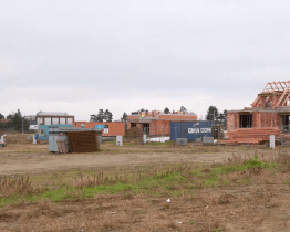 Staroměstská radnice úspěšně prodala další stavební pozemky