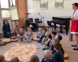 Děti si v Alcedu vyzkoušely velikonoční zvyky