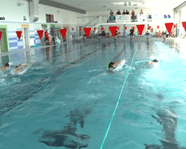 Mentálně postižení soutěžili na plaveckých závodech