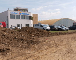 Staré Město buduje na Rybníčku novou pumptrackovou dráhu