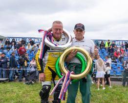 Slovácký okruh přilákal rekordní počet jezdců. Dařilo se domácím, pro favorita letěl vrtulník