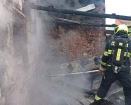 Požár rodinného domu ve Slušovicích dal hasičům pořádně zabrat