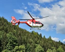 Seniorku ve Valašské Bystřici postihla mrtvice. Letěl pro ni vrtulník
