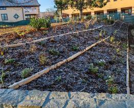 Zapomenuté místo bývalého hřbitova v Malenovicích oživil nový parčík