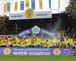 Ševci po obratu převzali pohár, s fanoušky oslavili návrat do první ligy 