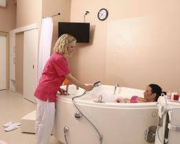 Ve valašskomeziříčské nemocnici mohou maminky rodit do vany