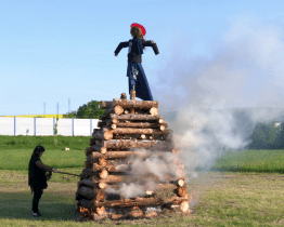 Kvítkovická čarodějnice se stala symbolem sousedské soudržnosti