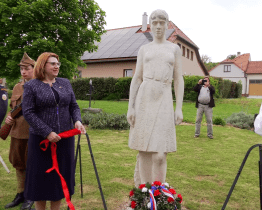 Při příležitosti 80. výročí konce 2. světové války odhalili v Bojkovicích památník obětem
