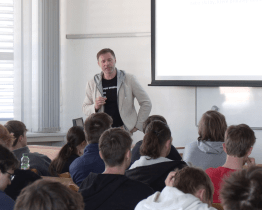 Podnikatelé studentům předali odvahu i směr