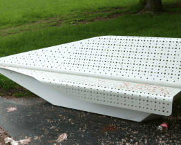 Na Gahurově prospektu přistály papírové vlaštovky