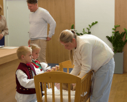 Otrokovice vítají nové občánky s valášky v krojích