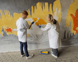 Žáci základní umělecké školy přemění podchod na dračí sluj