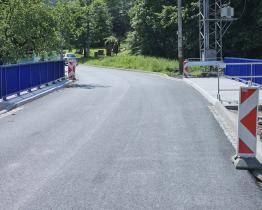 Konec rok trvající objížďky: Nový most ve Velkých Karlovicích už slouží řidičům