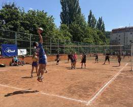 Kvalitně obsazený turnaj mixů u zlínské přehrady ovládli volejbalisté Púchova