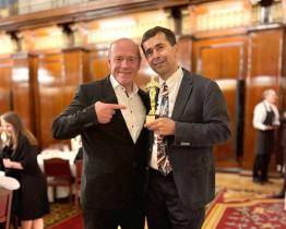 Mimořádný úspěch české oční chirurgie! Pavel Stodůlka zvítězil mezi stovkami odborníků na kongresu v Londýně