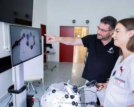 Laparoskopický simulátor pomáhá gynekologům KNTB s tréninkem jemné motoriky