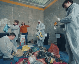 Více než polovina odpadů v černých popelnicích se ještě dá vytřídit