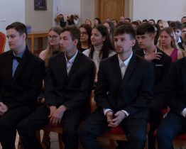 Žáci OA a SŠP získali poprvé maturitní vysvědčení v obřadní síni radnice