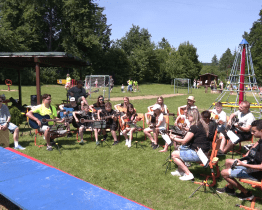 Na novém hřišti a v areálu ZŠ Pod Vinohrady se konala Zahradní slavnost