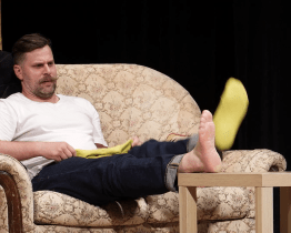 Divadlo nad Bečvou poděkovalo hasičům komedií Inzerát