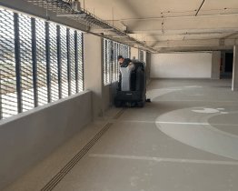 Vsetín chce provozovat parkovací dům. Řeší, jak ho uklízet