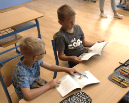 Otrokovice obdarovaly šikovné čtenáře z prvních tříd knížkami