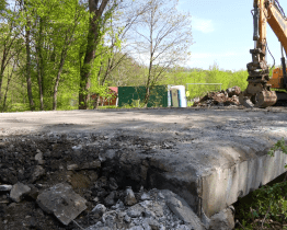 Oprava mostu na půl roku uzavřela silnici do Suché Lozi