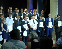 Žáci SŠ-COPT převzali výuční listy už pošesté ve Sloupovém sále Muzea J. A. Komenského