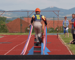Mladí hasiči poměřili síly v závodě na 60 metrů s překážkami