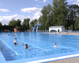 Koupaliště v Hulíně už jede naplno, vstupné se nezvyšovalo